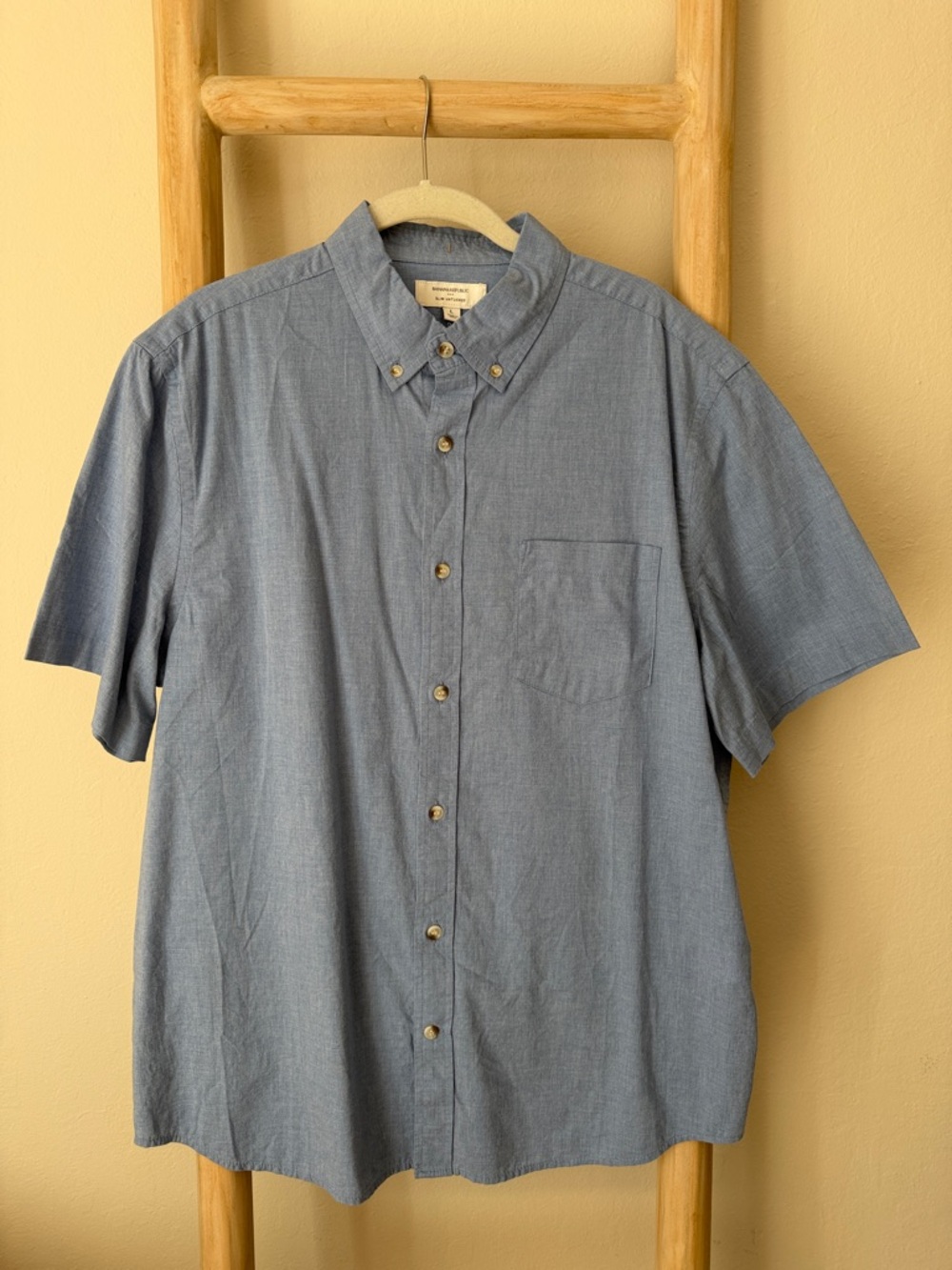 Banana Republic Men’s Short-Sleeve Button-Down Shirt in Light Blue